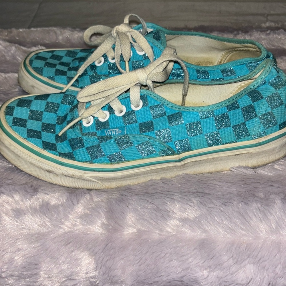 Preown vans men’s 6 womans 7.5 need a lil cleaning